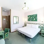 American Hotell 3*