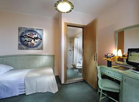 American Hotel 3*