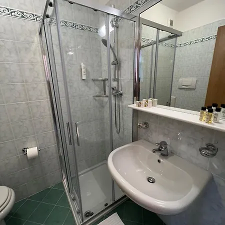 American Hotel 3*