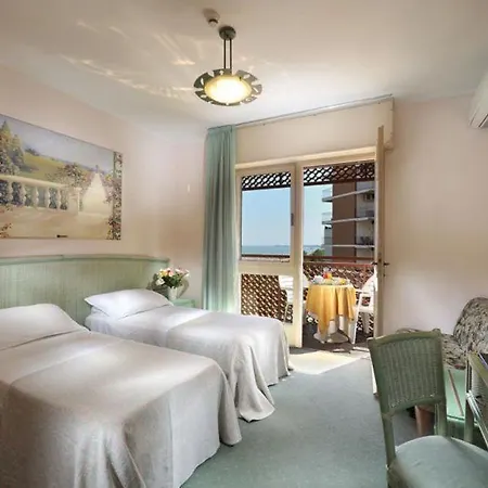 American Hotel 3*